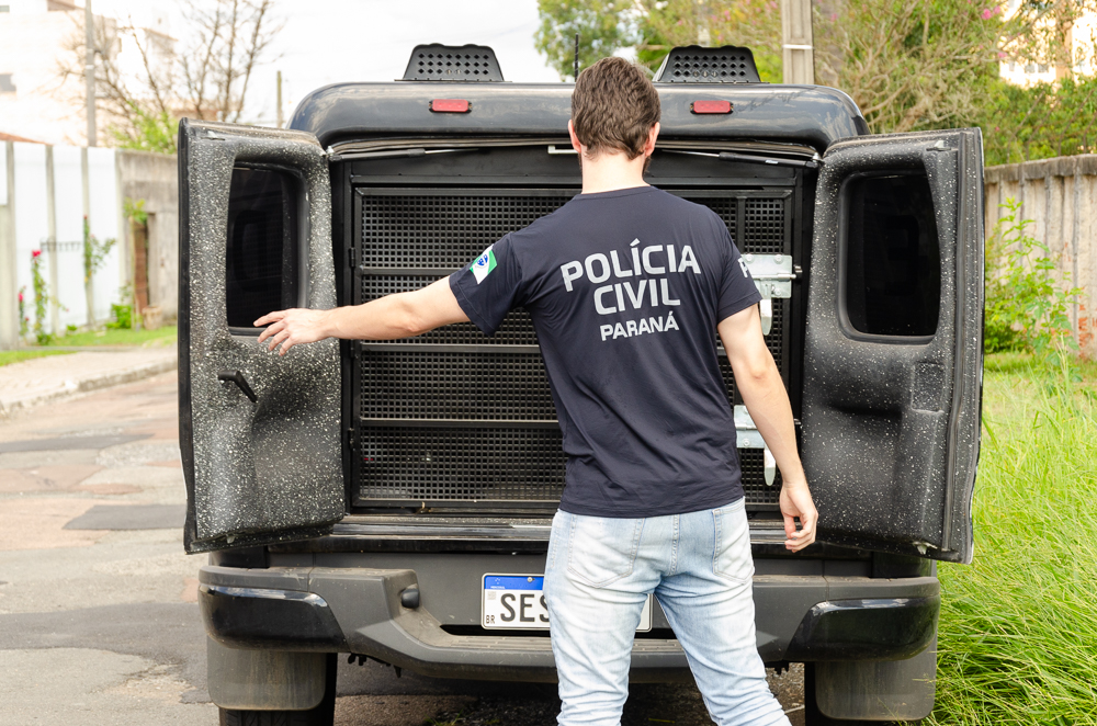 A Polícia Civil do Paraná (PCPR), com apoio da Polícia Militar do Paraná (PMPR), prendeu um homem, de 22 anos.