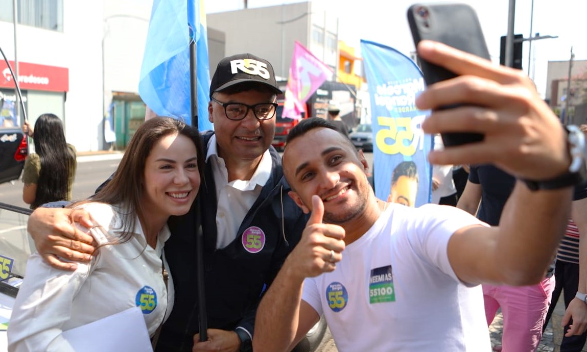 Marcelo Rangel (PSD) durante atividade de campanha no Centro de Ponta Grossa