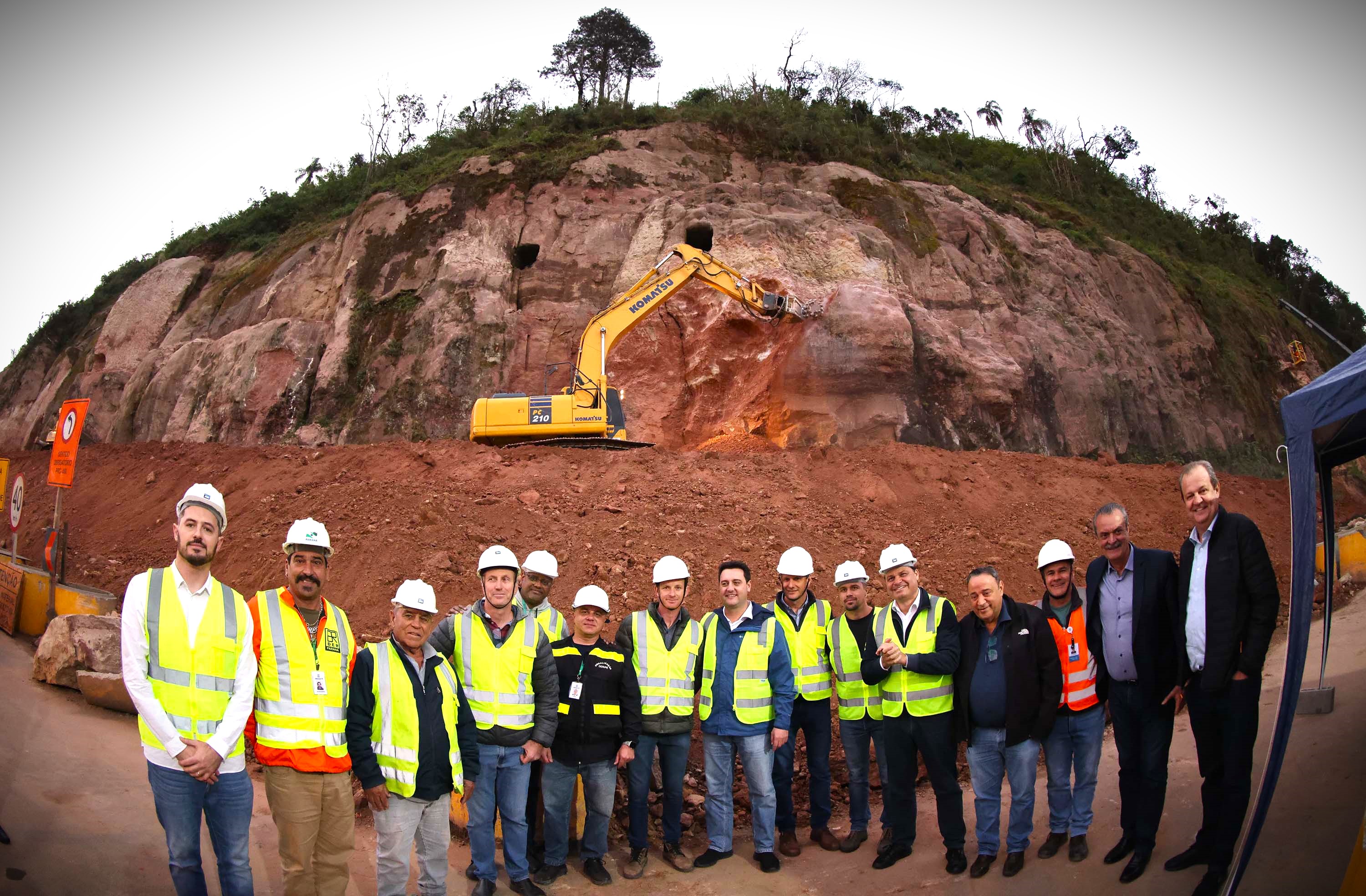 Lideranças do Estado estiveram acompanhando as obras no Município