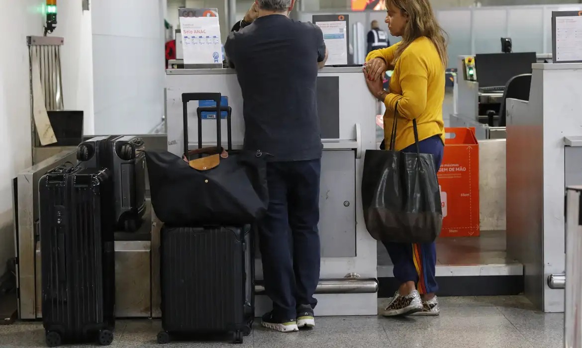 O Ministério de Portos e Aeroportos lançou nessa quarta-feira (24) a primeira fase do programa Voa Brasil.