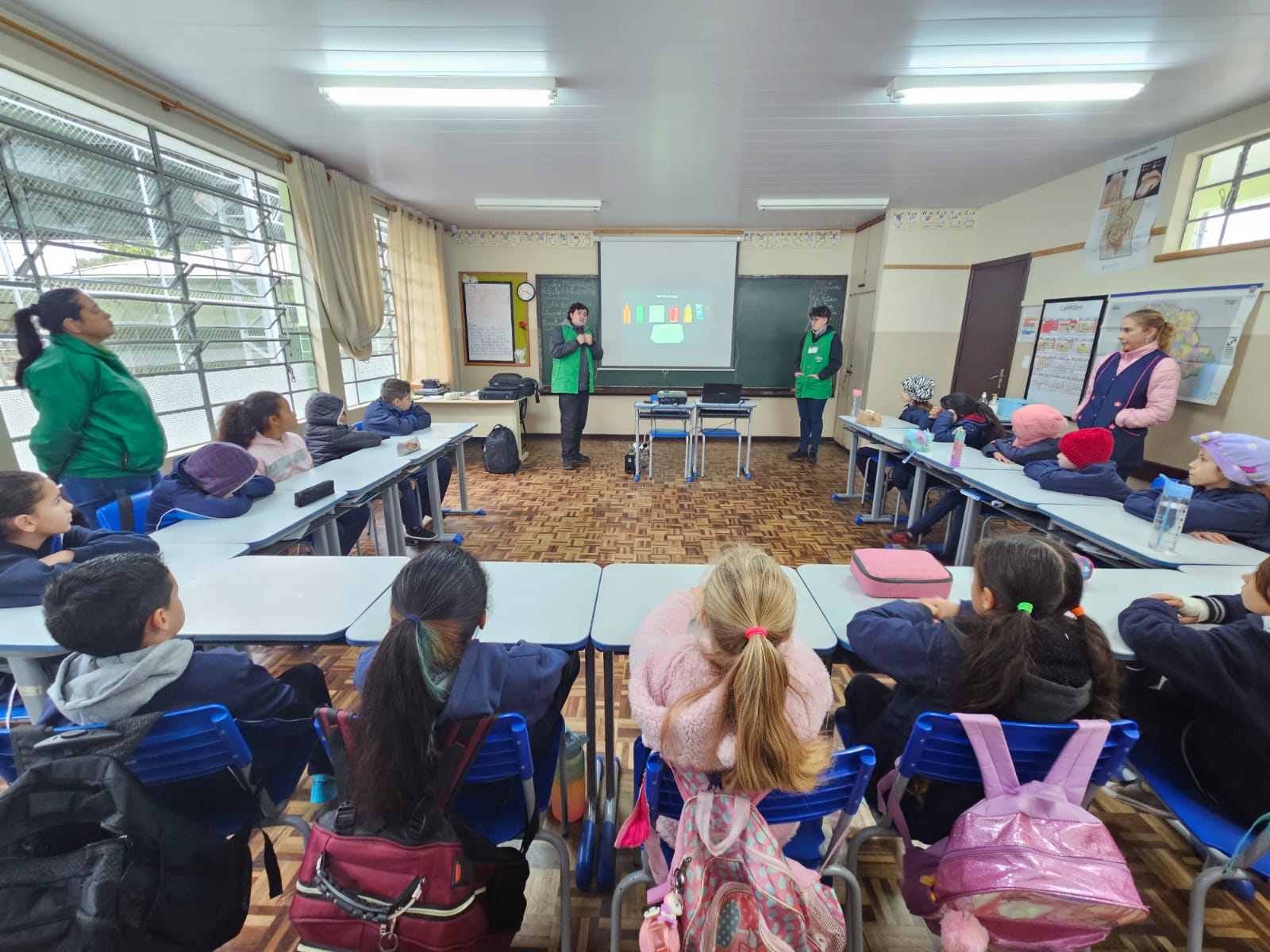 A turma contou com o auxílio de ferramentas educacionais como as videoaulas do projeto Vamos Ler e uma palestra especial sobre separação de resíduos