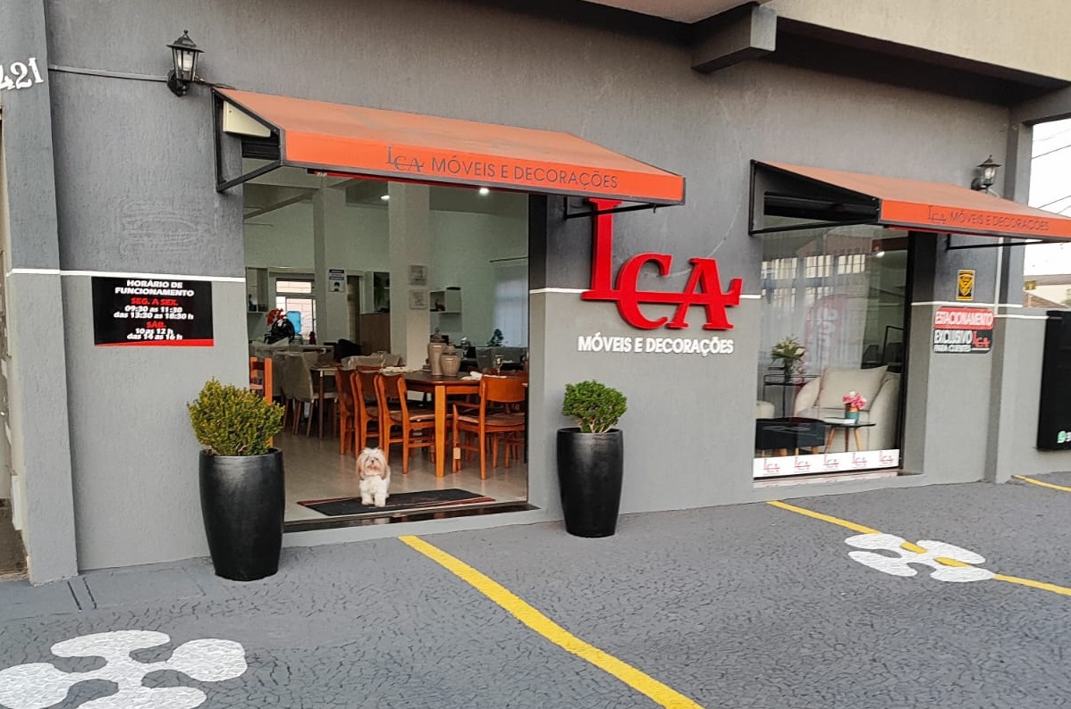 LCA Móveis e Decorações está instalada na rua Dom Pedro I, 421, no bairro de Oficinas