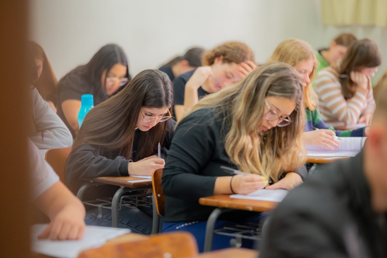 As vagas oferecidas são para profissionais graduados.