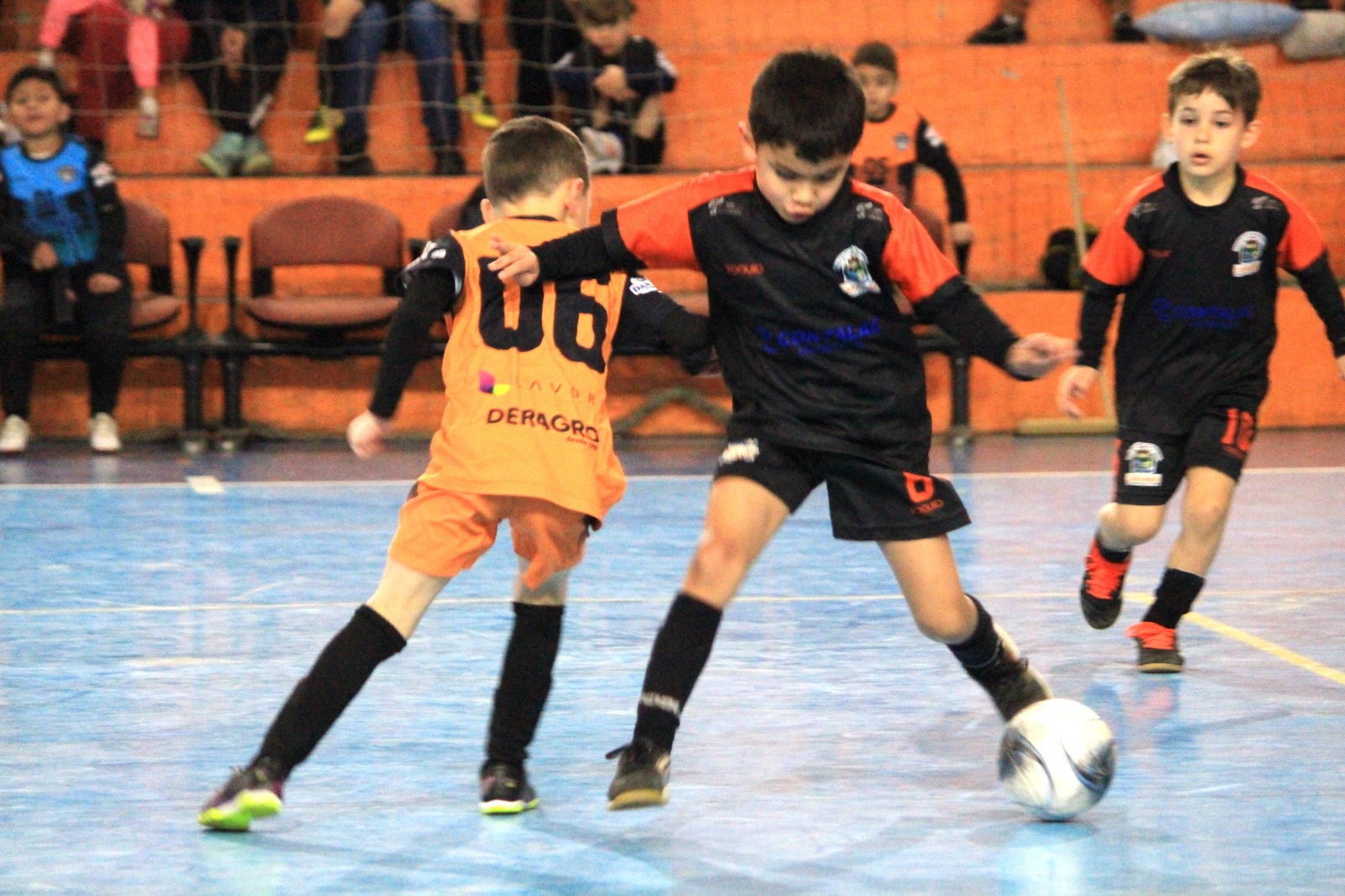 As partidas foram realizadas no Ginásio de Esportes da Serp, em Carambeí