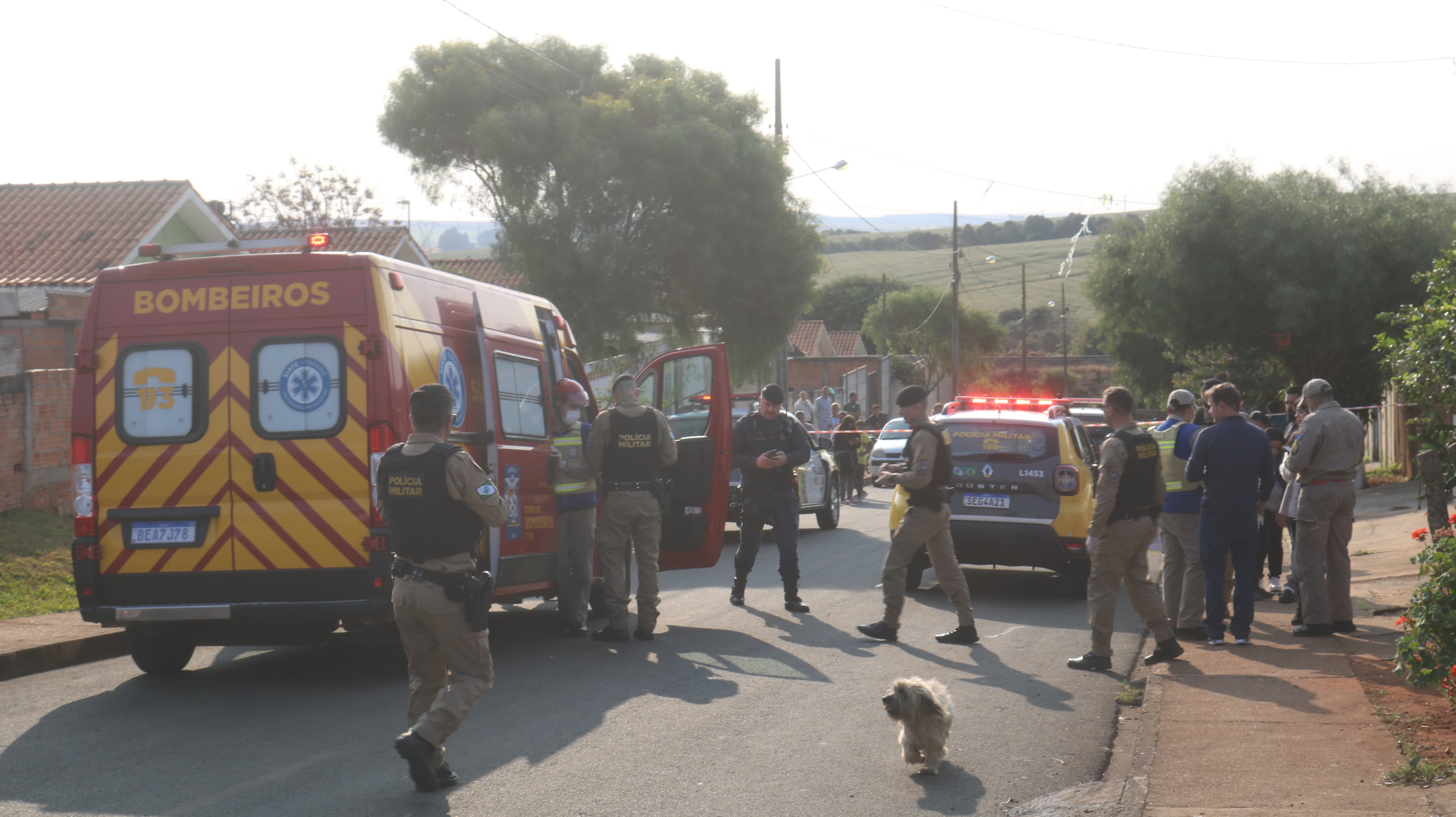 Uma grave ocorrência registrada na tarde desta quarta-feira (29), na região do Costa Rica III, no bairro Neves, em Ponta Grossa, deixou três pessoas baleadas.