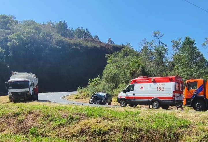 O acidente aconteceu por volta das 10h50, em Piraí do Sul