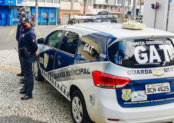 Uma equipe da GCM deu voz de prisão ao suspeito e o encaminhou para a delegacia