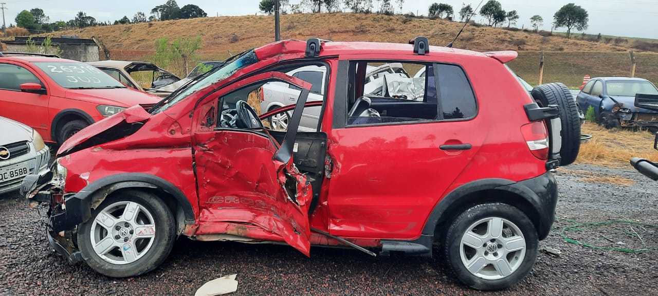 A Polícia Rodoviária Estadual (PRE) esteve no local e registrou o acidente