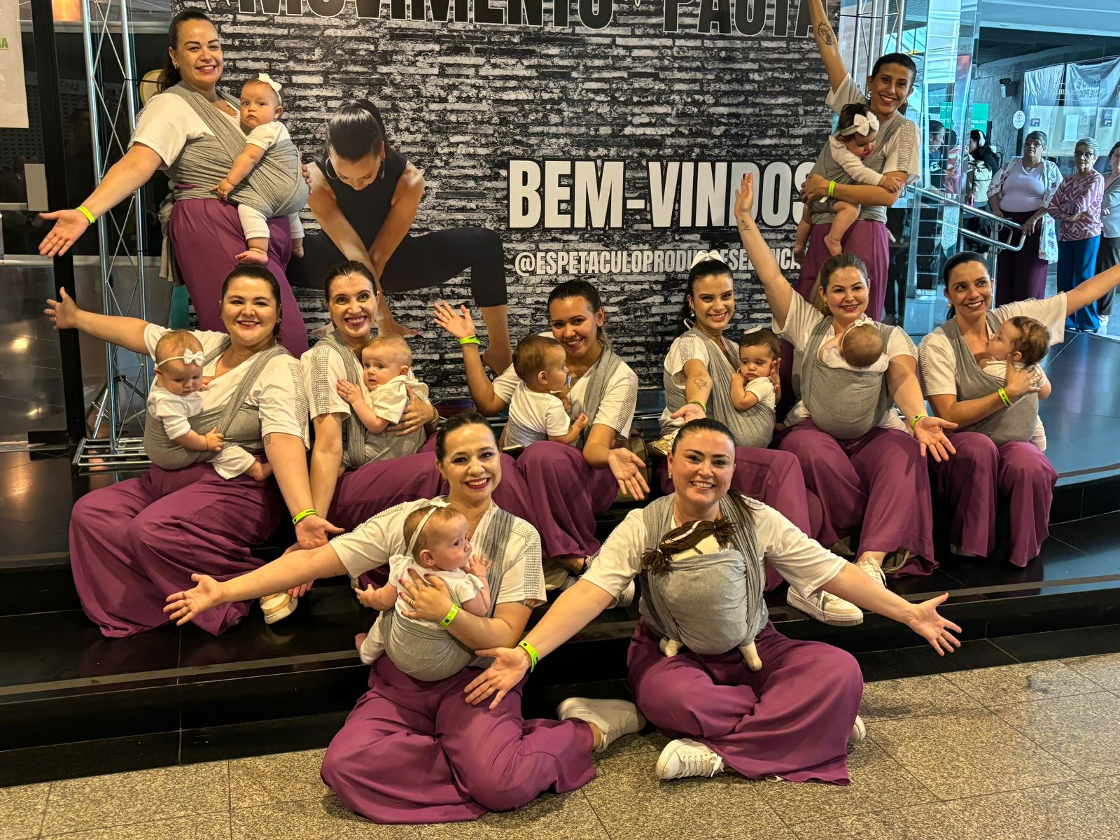 Neste último final de semana, o grupo de dança "Nossa Voz em Movimento", formado por mães e seus bebês, fez história.