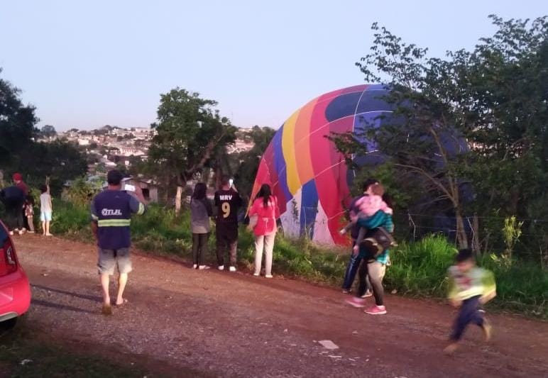 Balão faz pouso em local não convencional em Ponta Grossa