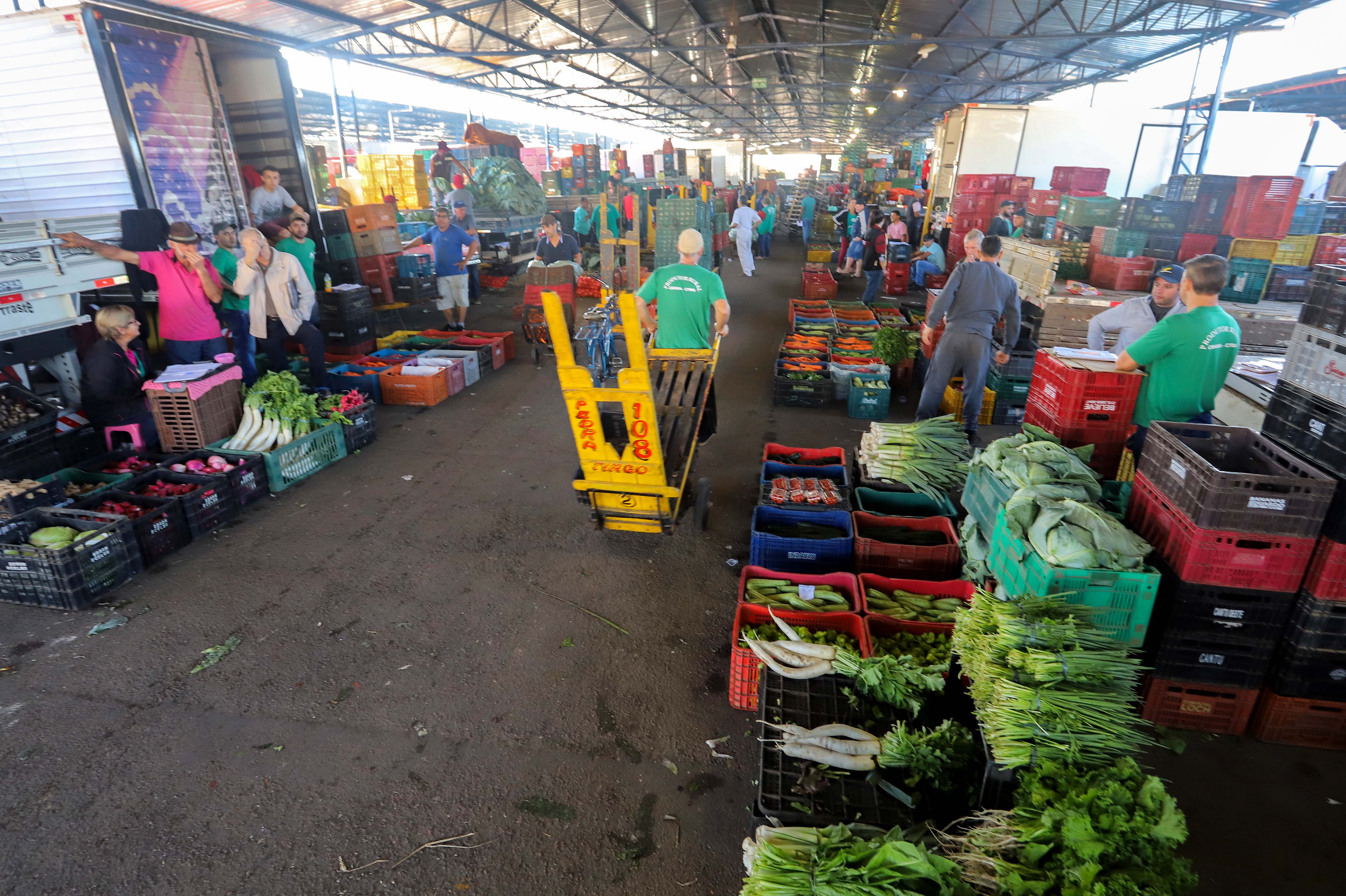 Mercado do Produtor em Curitiba; Ceasas não abrirão neste sábado, 07 de setembro 

Curitiba, 11-03-20.

Foto: Arnaldo Alves / AEN