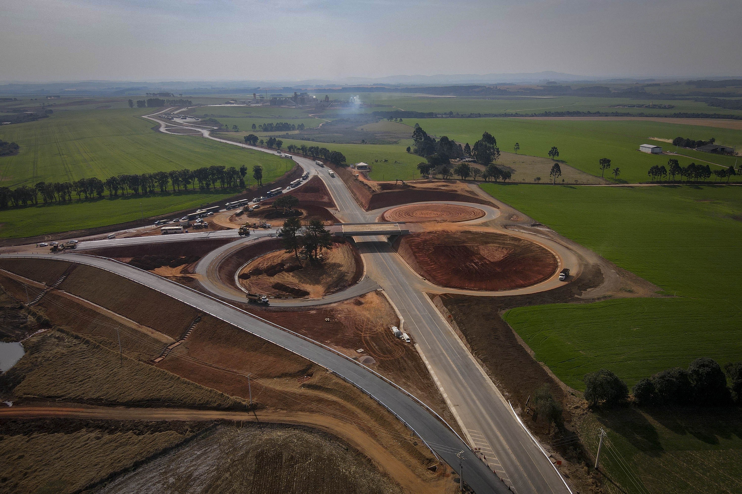 Obra do Contorno Norte de Castro avança e aumenta segurança na cidade ao retirar circulação de tráfego pesado