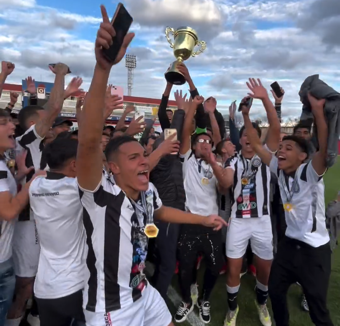 Equipe saiu com vitória após partida emocionante