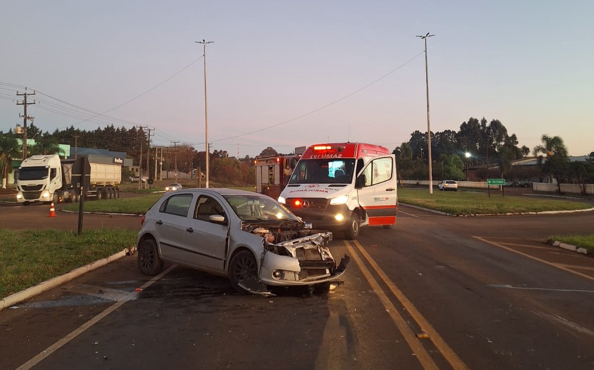 Colisão entre carro e caminhão deixa dois feridos em Guarapuava