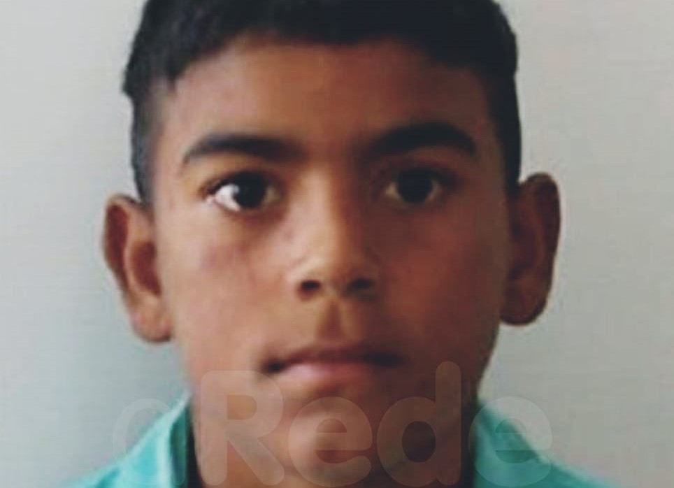 O adolescente morto a golpes de faca na noite dessa quarta-feira (04), no bairro Ouro Verde, em Ponta Grossa, foi identificado pelas autoridades como sendo Lorian Leonardo Camargo de Albuquerque, de 17 anos