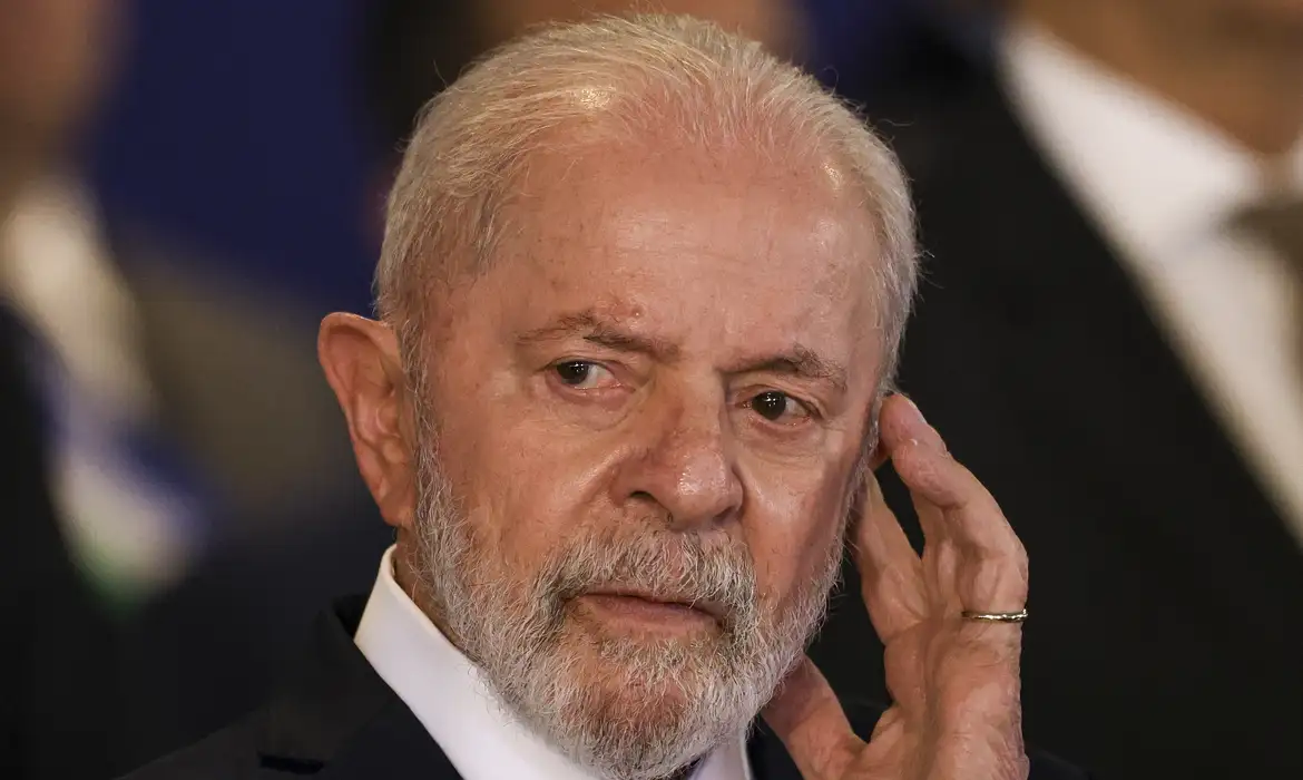 O presidente Lula sanciona nesta segunda-feira (9) a lei que regulamenta os concursos no país