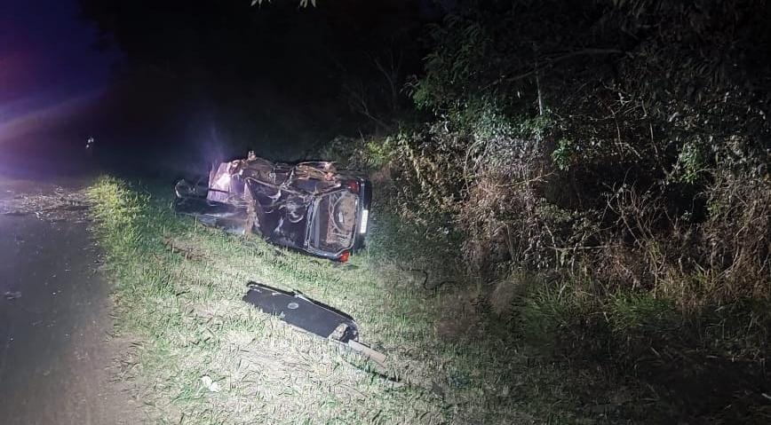 Acidente aconteceu na madrugada deste sábado (27)