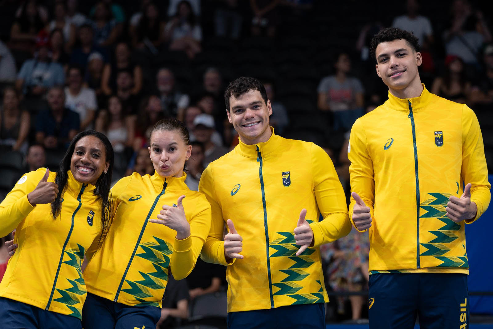 Paranaense Beatriz Carneiro (segunda da esquerda para direita) leva o bronze no revezamento 4 x 100 livre S14 na Paralimpíada de Paris