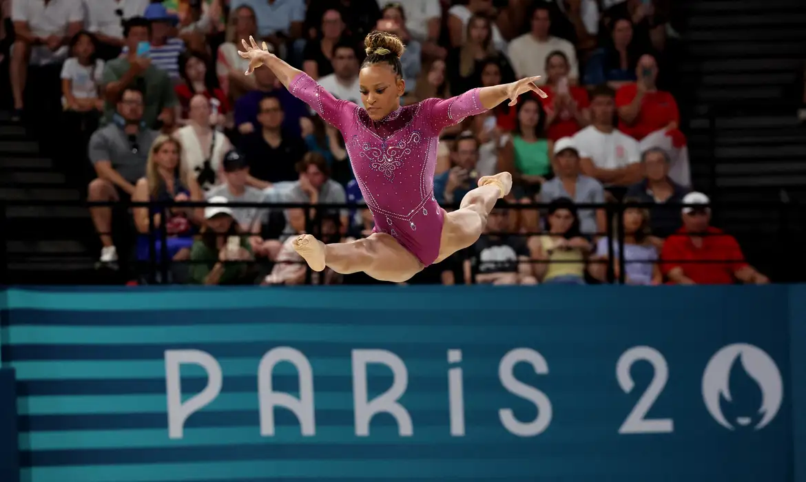 Somente Rebeca e as três medalhistas não caíram nas apresentações