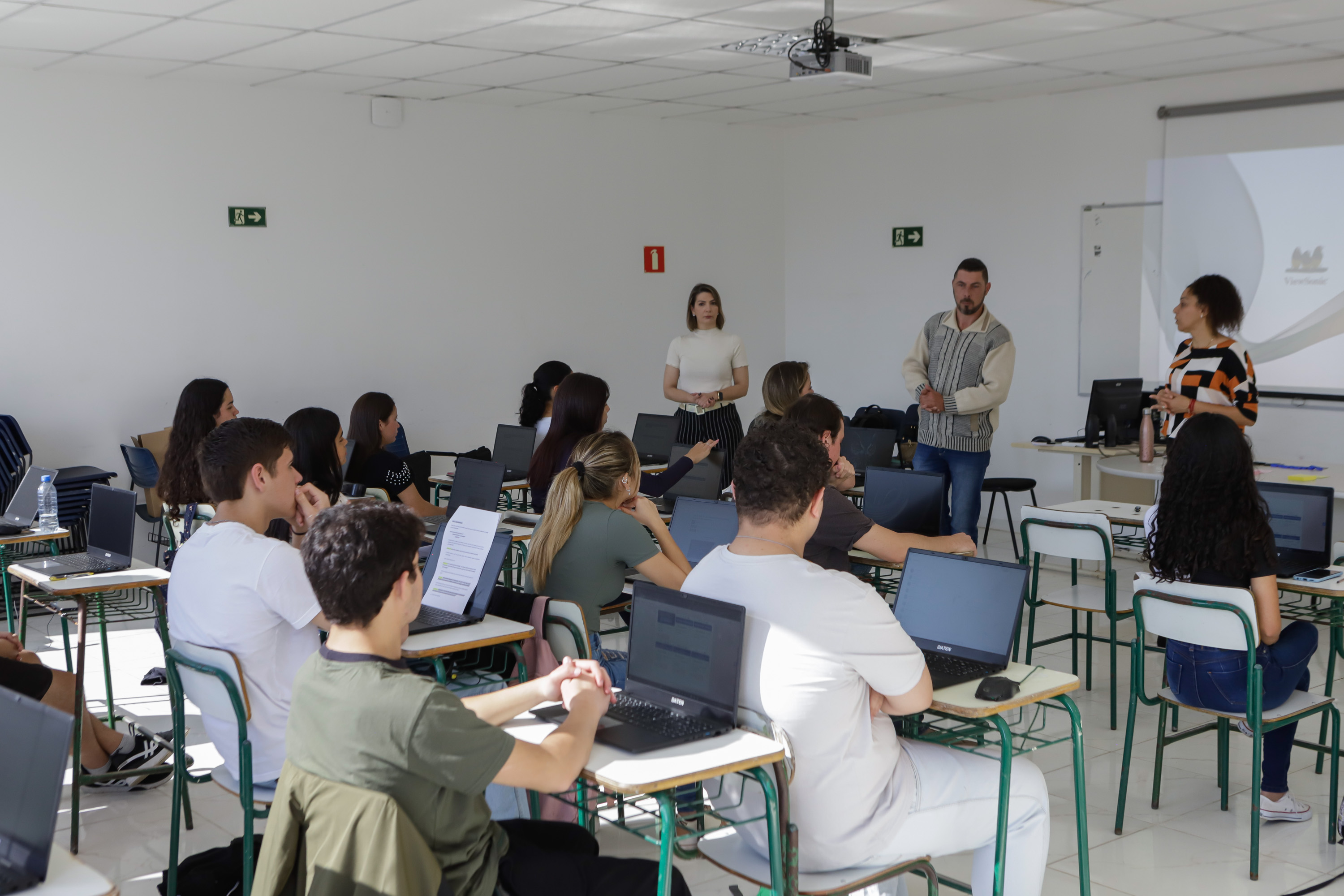 Aula presencial do programa Talento Tech Paraná na Região Metropolitana de Curitiba (RMC)