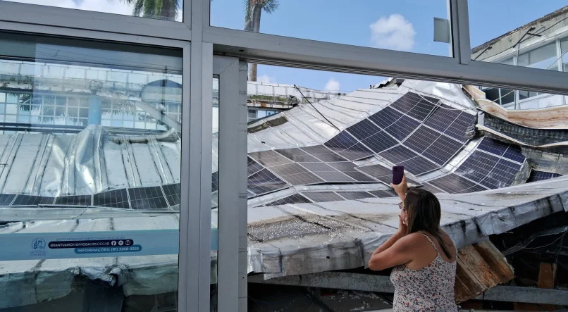 Imagens dos escombros após o desabamento têm circulado nas redes sociais