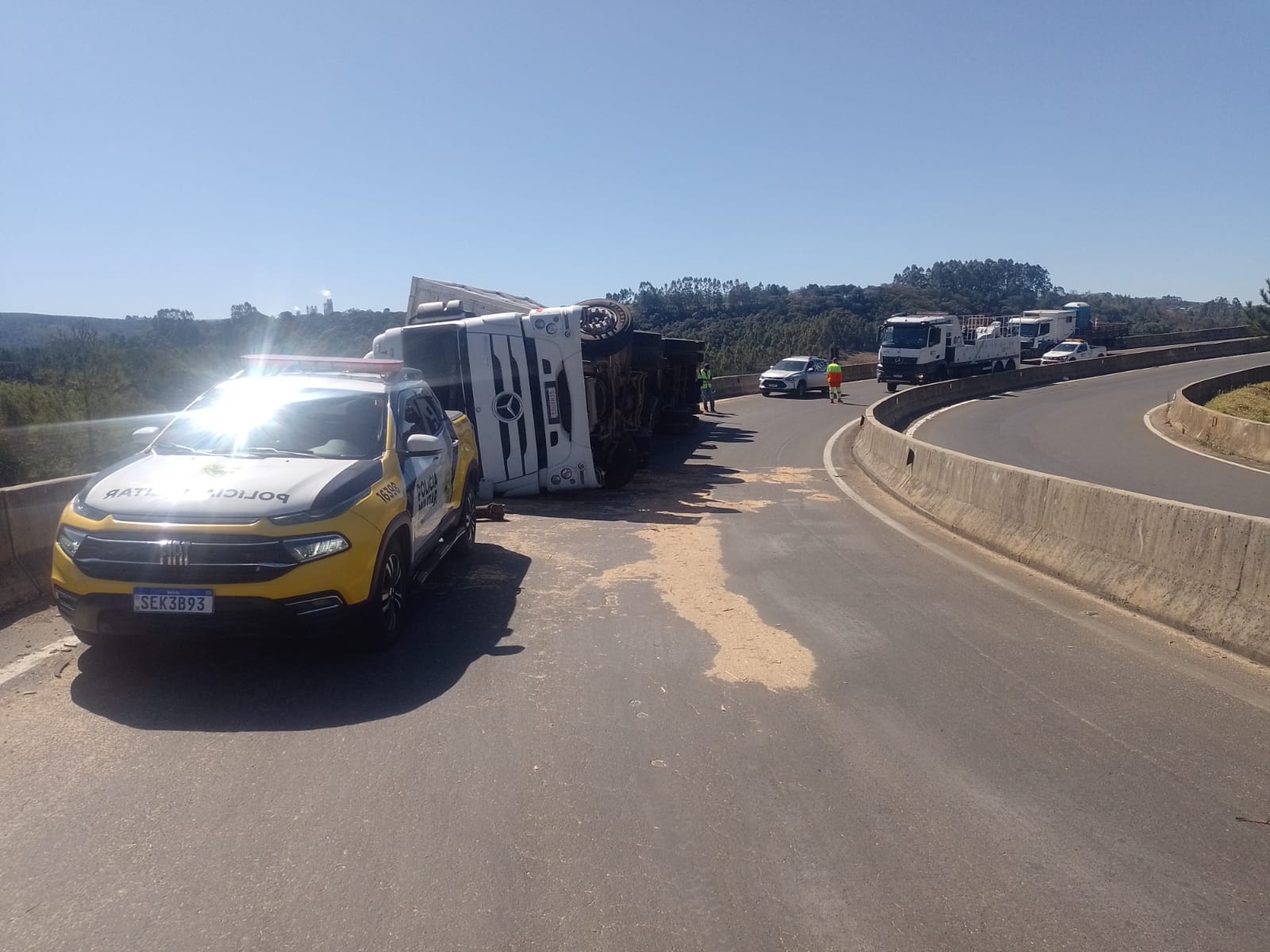 Tombamento aconteceu na manhã dessa terça-feira (27)