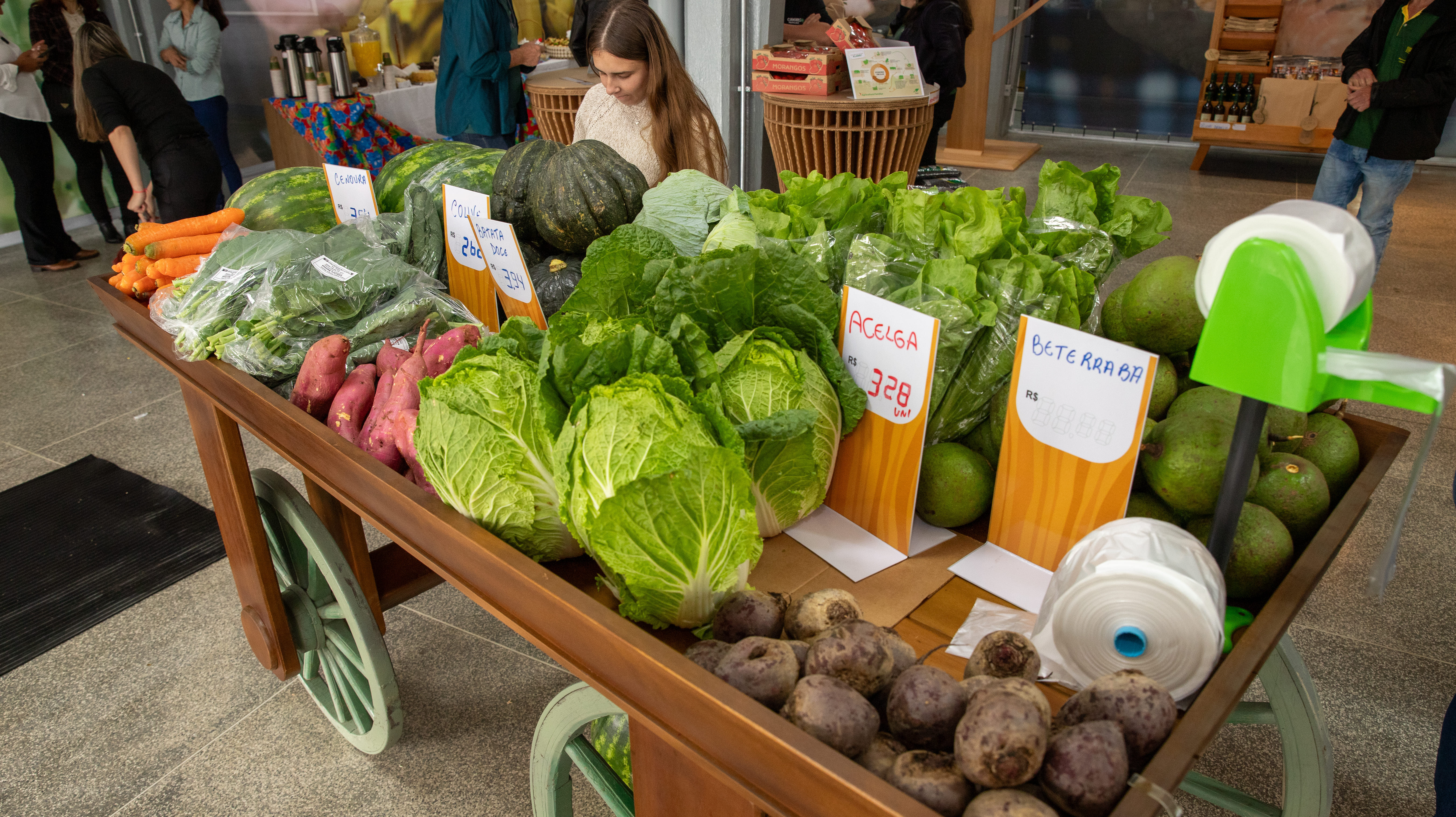 Ambiente acolhedor, com variedade de produtos, desperta a atenção de clientes