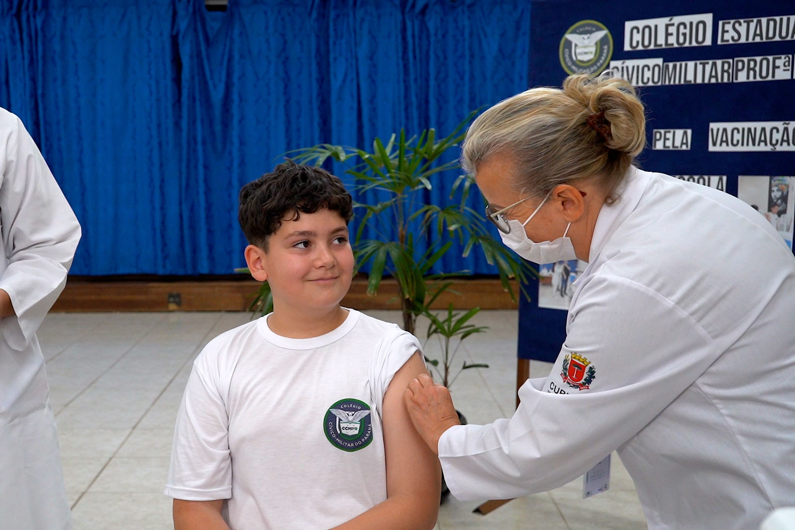 Escolas estaduais e municipais já estão recebendo a força-tarefa de vacinação