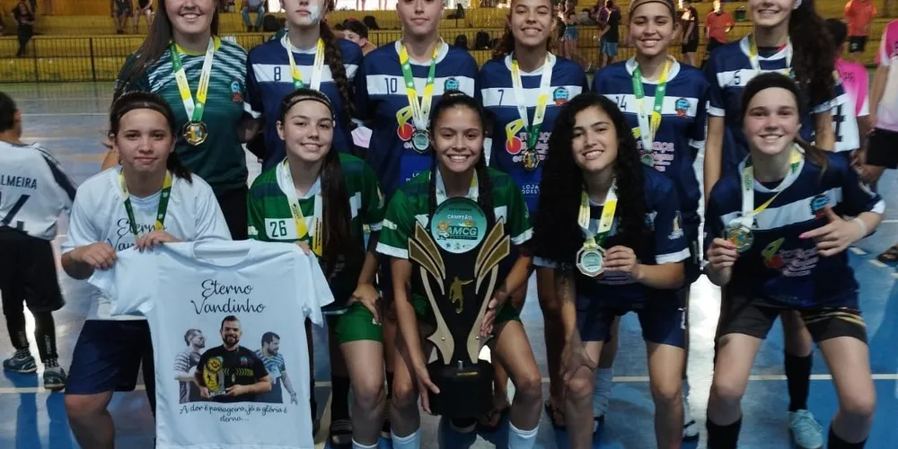A Associação dos Municípios dos Campos Gerais (AMCG) promoveu no último domingo (29), na cidade de Palmeira, mais uma etapa do Desafio de Futsal
