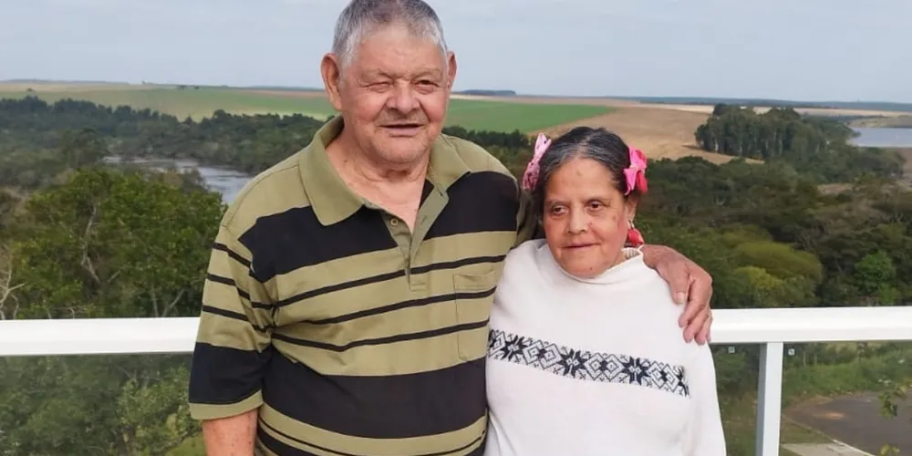 Carlos, de 84 anos, e dona Maria, de 65 anos, que vão realizar o sonho de se casar