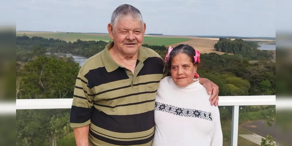 Carlos, de 84 anos, e dona Maria, de 65 anos, que vão realizar o sonho de se casar