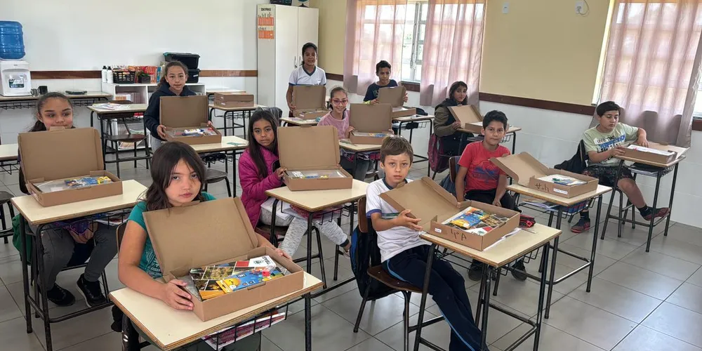 Foram entregues 1.100 kits para o pré-Escola