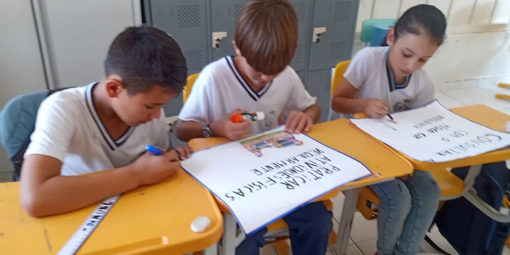 Alunos confeccionaram cartazes sobre o tema