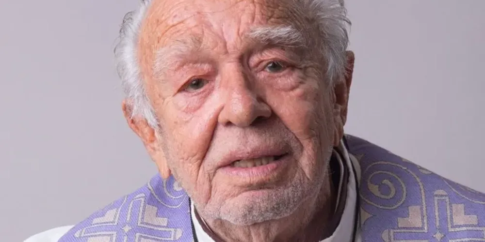 O ator Emiliano Queiroz faleceu na última sexta-feira (4)