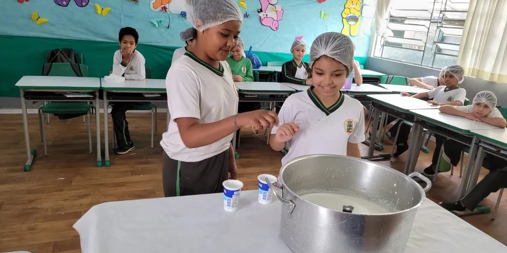 Educandos puderam realizar experimentos para trabalhar efetivamente com o assunto