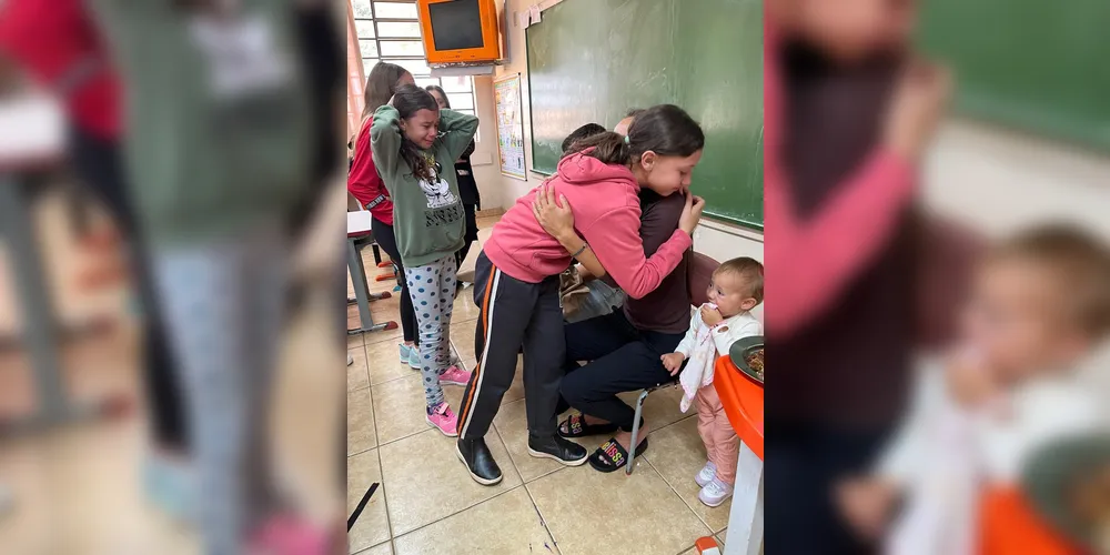 Pais se emocionaram com linda homenagem em sala