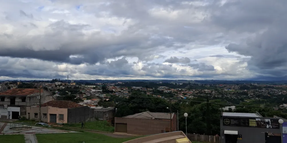 Esses fenômenos climáticos extremos representam riscos de corte de energia elétrica, estragos em plantações, queda de árvores e alagamentos