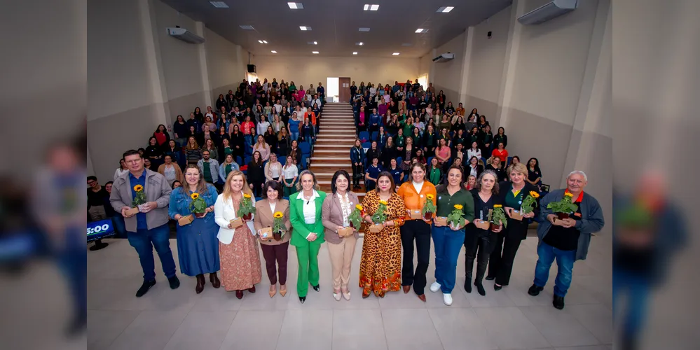 O evento foi realizado no Anfiteatro Municipal Eunice Miró Guimarães Cordeiro, em Ponta Grossa