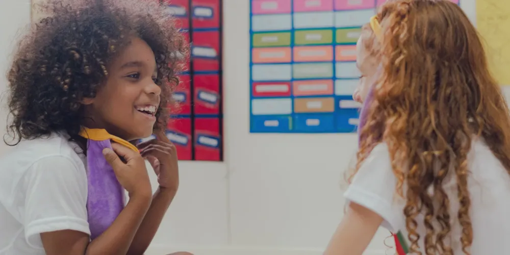 A produção explora conceitos importantes e detalha como determinados fatores podem influenciar o desempenho escolar