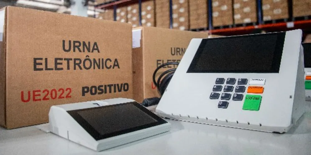 Urnas estão prontas para serem distribuídas no domingo (6)