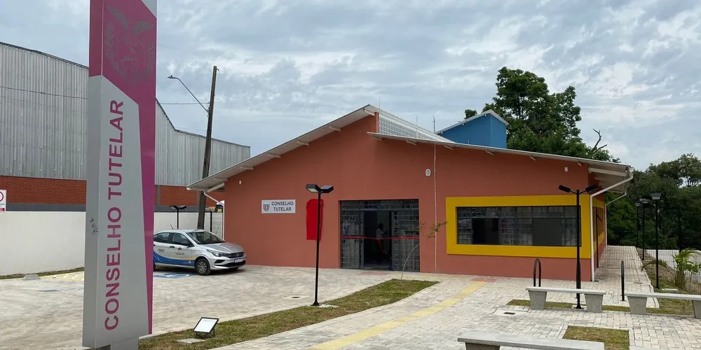 A unidade segue um projeto padrão do governo estadual com 223 metros quadrados