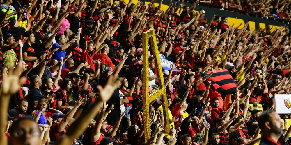 Torcida do Sport festeja volta à elite na Ilha do Retiro