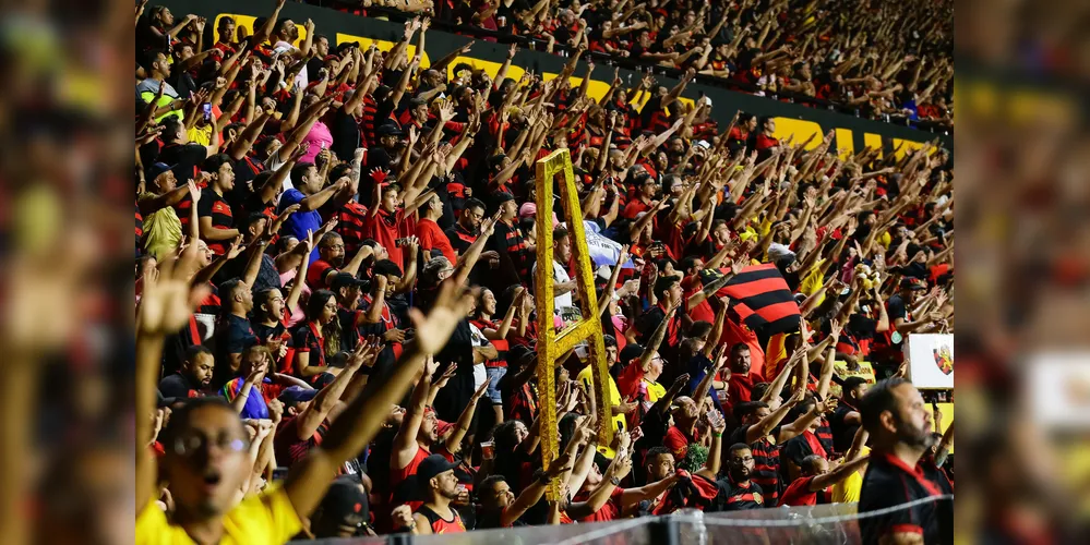 Torcida do Sport festeja volta à elite na Ilha do Retiro