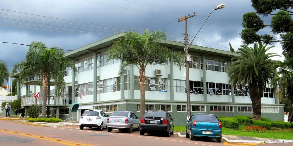 O edital completo e seus anexos também podem ser acessados no site da Prefeitura