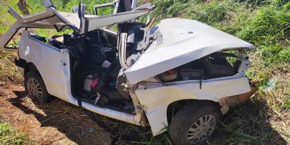 As três pessoas que morreram estavam em um Fiat Uno