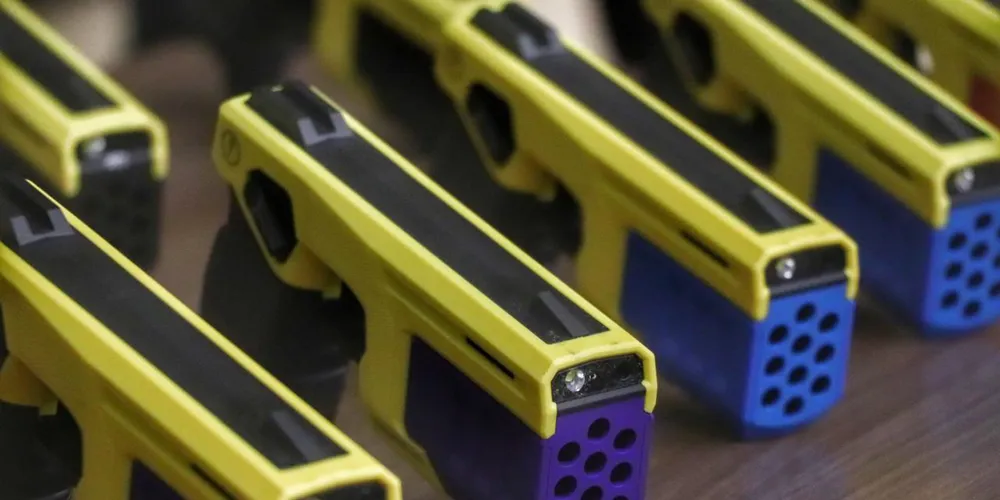 Contrato assinado entre SESP e empresa americana Axon Enterprise é para a aquisição de 1.400 armas eletrônicas