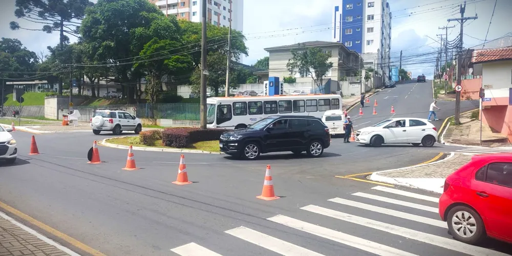 Situação aconteceu na rotatória próxima à Rodoviária do Município