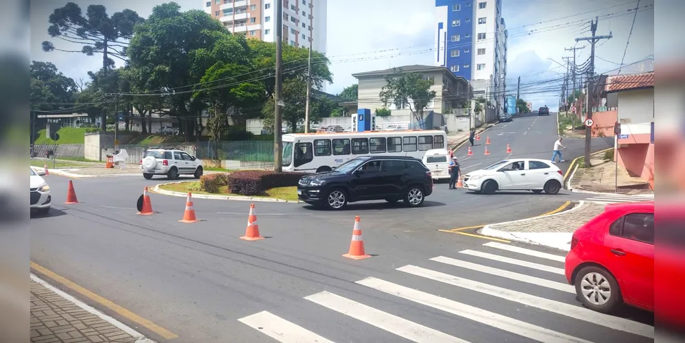 Situação aconteceu na rotatória próxima à Rodoviária do Município