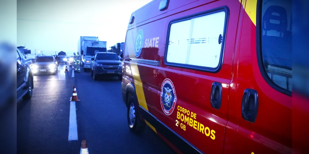 Equipe do Corpo de Bombeiros durante o atendimento à ocorrência