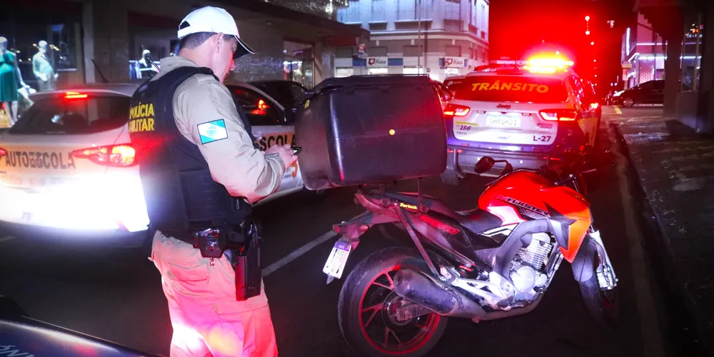 Acidente aconteceu na rua Comendador Miró, no Centro de Ponta Grossa